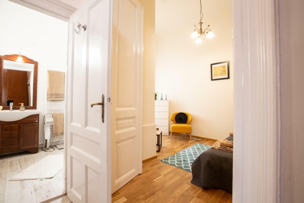Art Downtown Alecsandri St Luxury Apartment Oradea Exterior foto